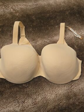 SKIMS Size 38DDD Smooth Molded Bra in Light Beige NWT